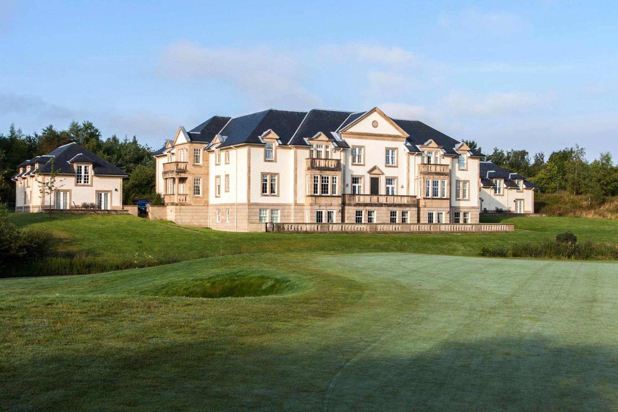אלכסנדריה Cameron House On Loch Lomond מראה חיצוני תמונה The clubhouse at the 2007 Open Championship